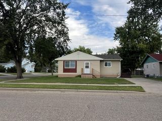 918 8th St W, Mobridge, SD 57601