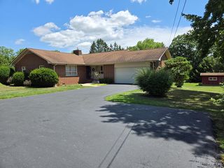 1062 Dry Hill Rd, Beckley, WV 25801