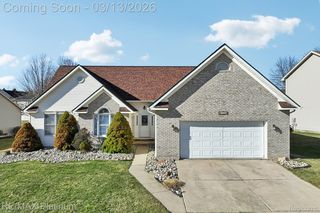 9472 Hill Rd, Swartz Creek, MI 48473