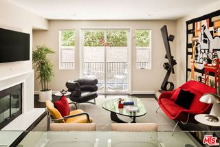 10878 Bloomfield St #108, Toluca Lake, CA 91602