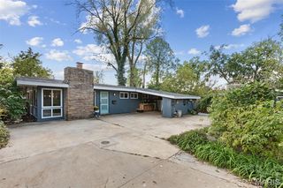 1543 Fournier Dr, Saint Louis, MO 63126
