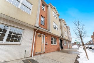 18 E Kinney St, Newark, NJ 07102