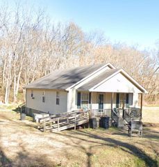 219 Jenkins St, Paris, TN 38242