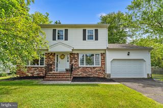 4 Wesleyan Dr, Hamilton, NJ 08690