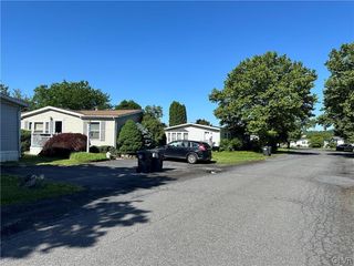 228 Greenbriar Dr E, Bath, PA 18014