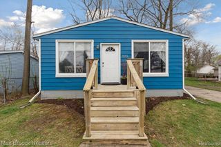 3885 Lawley Ave, Waterford, MI 48328
