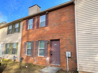907 Silverwood Dr, Atlanta, GA 30349