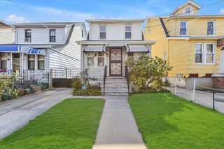 88-32 214th St, Queens Village, NY 11427