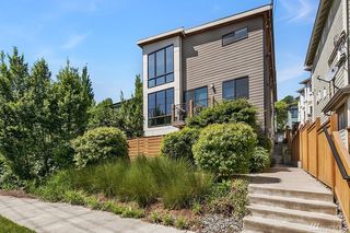215 24th Ave E, Seattle, WA 98112