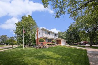 489 Old Creek Ct, Saline, MI 48176