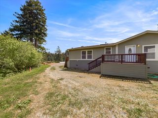 2152 Serenity Ln, Eureka, CA 95503