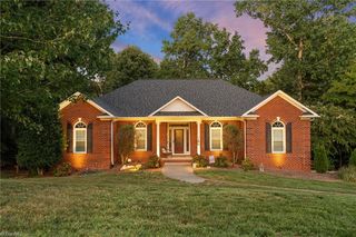 3715 Squirewood Dr, Clemmons, NC 27012