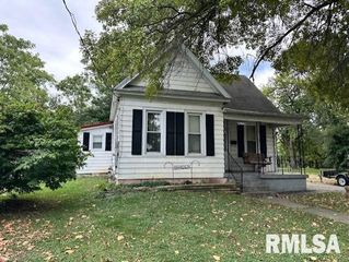 636 N  East St, Jacksonville, IL 62650