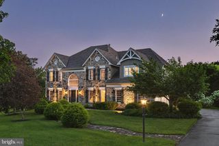 9 Sunrise Dr, Doylestown, PA 18901