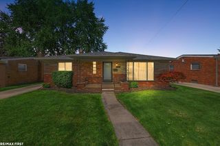 28631 Palm Beach Dr, Warren, MI 48093