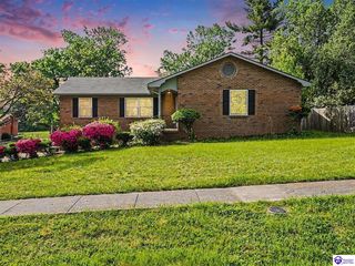 1560 Redbud Cir, Radcliff, KY 40160