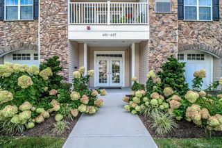 603 Brookside Court #603, Newtown, CT 06470