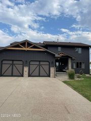 412 20th Ave NW, Watertown, SD 57201