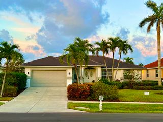 275 Edgewater Ct, Marco Island, FL 34145