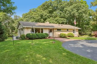 885 Tara Hill W, Hartford, WI 53027
