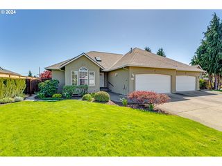 2186 NW Willamette Dr, McMinnville, OR 97128