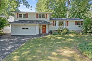 211 Donlin Dr, Liverpool, NY 13088