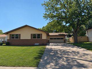 5637 Dogwood Dr, Lincoln, NE 68516