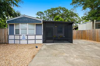 912 NE 2nd St, Carrabelle, FL 32322