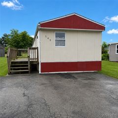 143 Del Ct E, Lockport, NY 14094