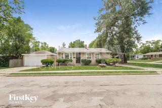 57 Golf View Ln, Carpentersville, IL 60110