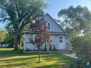 160 E  Main St, Canova, SD 57321
