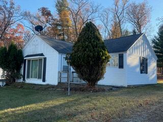 742 W  Lincoln Ave, White Cloud, MI 49349