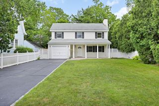 26 Lockwood Dr, Old Greenwich, CT 06870