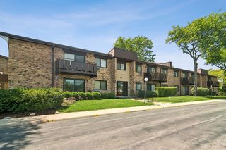 2642 N  Windsor Dr #103, Arlington Heights, IL 60004