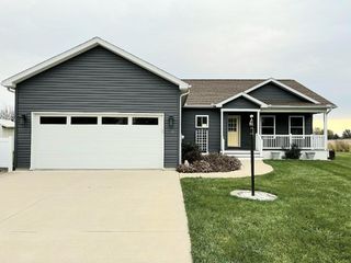 19 Hunting Trail Ave, Quincy, MI 49082