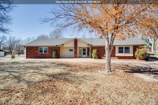 1302 Shady Oaks Pl, Enid, OK 73703