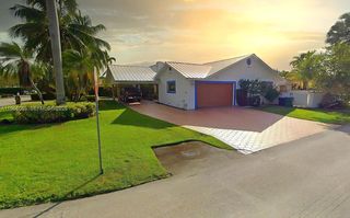 20040 E  Oakmont Dr, Hialeah, FL 33015