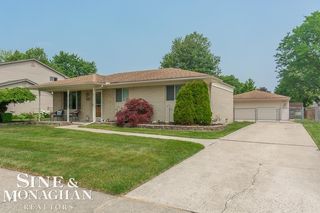 19585 Lloyd St, Clinton Township, MI 48038