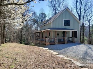 65 Bell Ct, Saluda, NC 28773