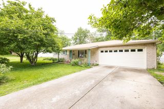 104 Wrigley Dr, Belleville, IL 62221