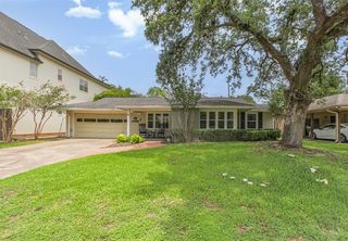 4924 Mimosa Dr, Bellaire, TX 77401