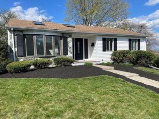 50 New York Ave, Somerset, MA 02726