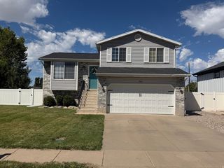 1927 N  950 W, Clinton, UT 84015