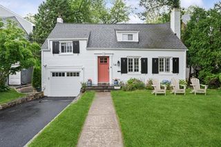 14 E Brookside Drive, Larchmont, NY 10538