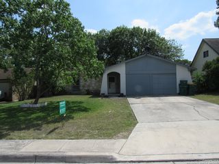 125 Meadow Dr, Converse, TX 78109