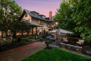2204 W  Lake Of The Isles Pkwy, Minneapolis, MN 55405