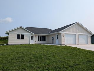 146 Front St, Tracy, MN 56175