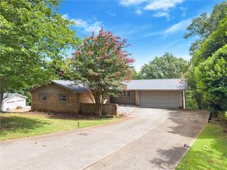 617 Mountain View Cir, Gainesville, GA 30501