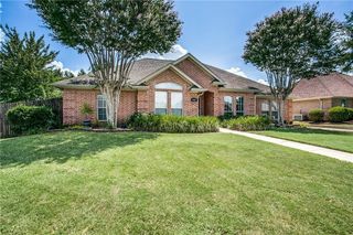 405 Montreal Dr, Hurst, TX 76054