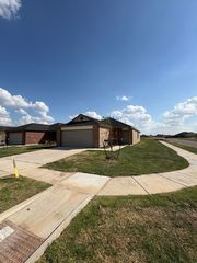 9244 NW 129th St, Yukon, OK 73099